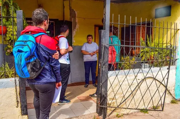 Charlamos con las personas que viven en el barrio